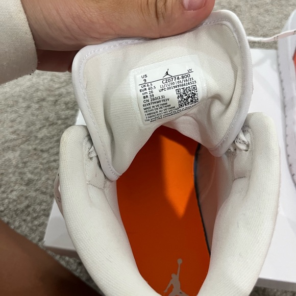 WMNS AIR JORDAN 1 MID SE
"Bright Citrus" - Picture 7 of 7